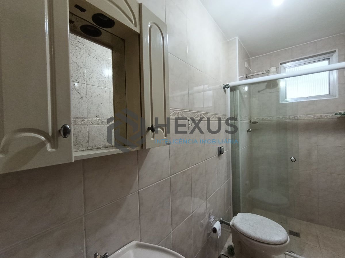 Foto 11 de Apartamento reformado e lazer a 200m da praia na Enseada, Guarujá