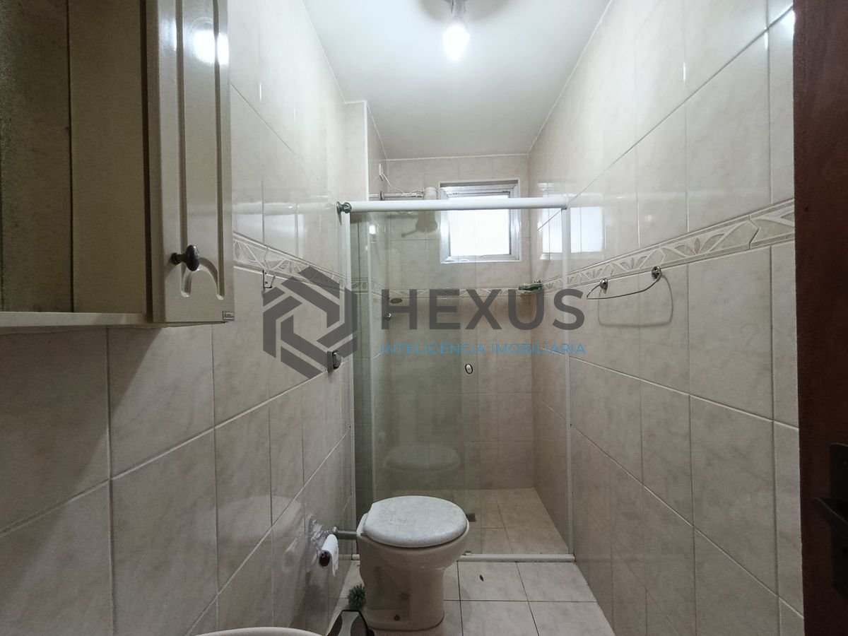 Foto 12 de Apartamento reformado e lazer a 200m da praia na Enseada, Guarujá
