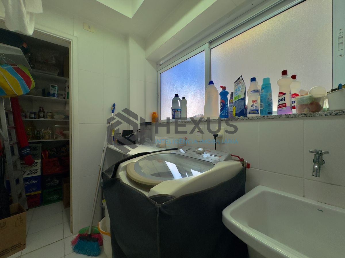 Foto 22 de Apartamento reformado com varanda a 50m da praia no Jardim Astúrias, Guarujá