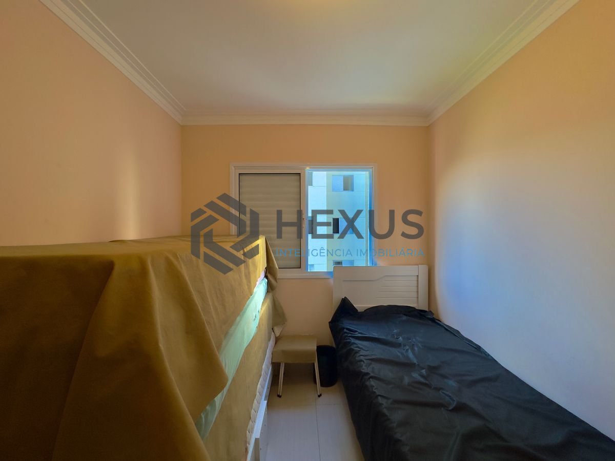 Foto 13 de Apartamento reformado com varanda a 50m da praia no Jardim Astúrias, Guarujá