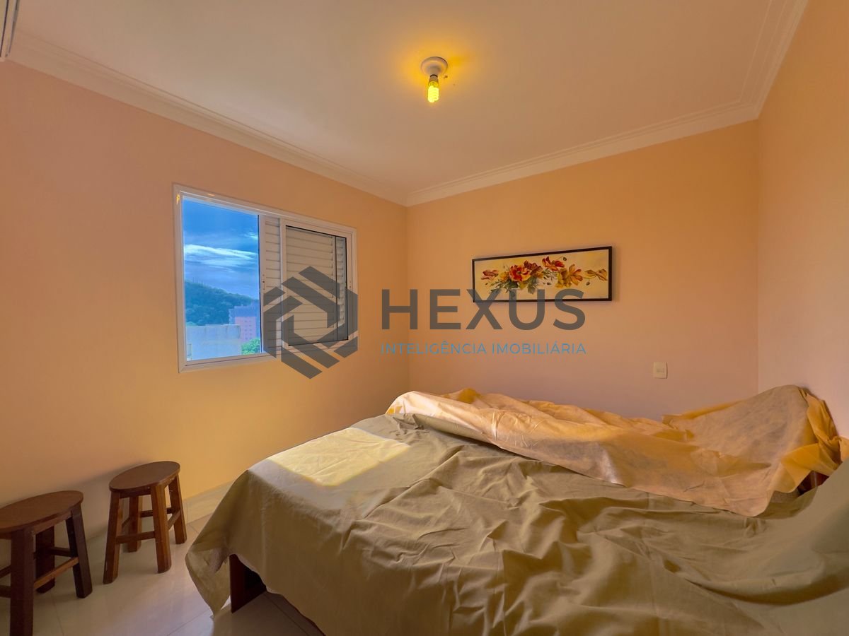 Foto 7 de Apartamento reformado com varanda a 50m da praia no Jardim Astúrias, Guarujá