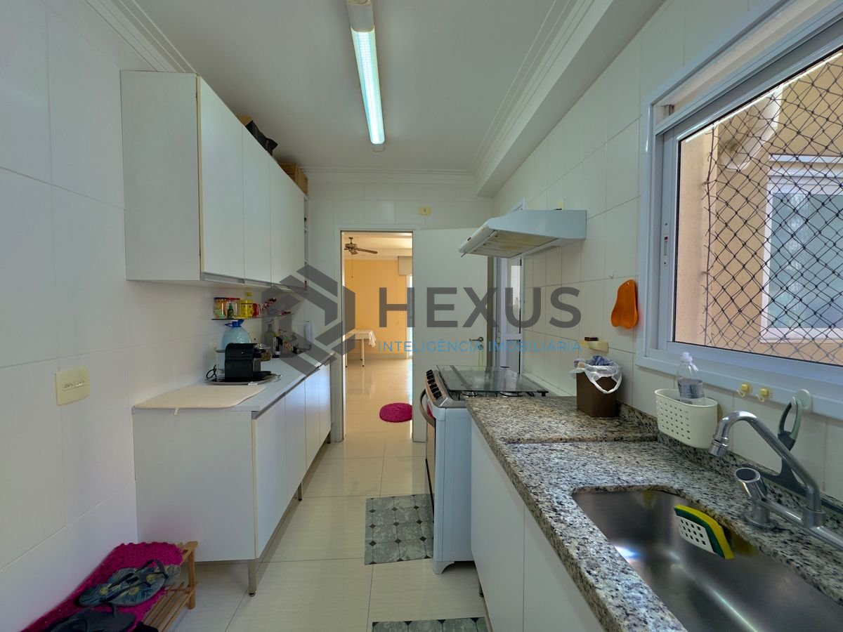 Foto 20 de Apartamento reformado com varanda a 50m da praia no Jardim Astúrias, Guarujá