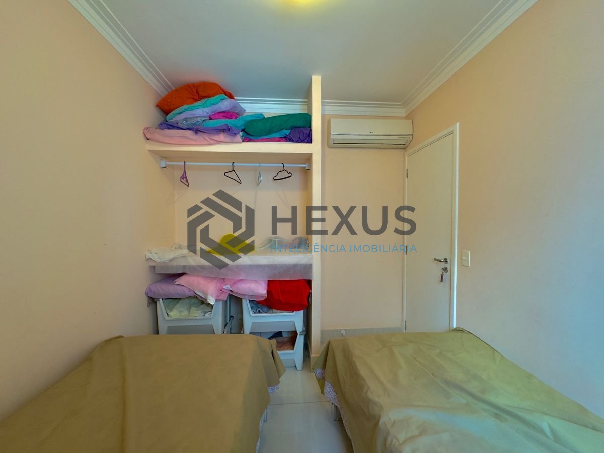 Foto 17 de Apartamento reformado com varanda a 50m da praia no Jardim Astúrias, Guarujá