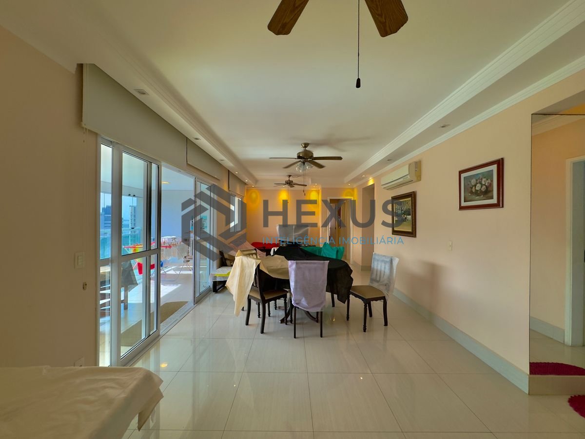 Foto 6 de Apartamento reformado com varanda a 50m da praia no Jardim Astúrias, Guarujá