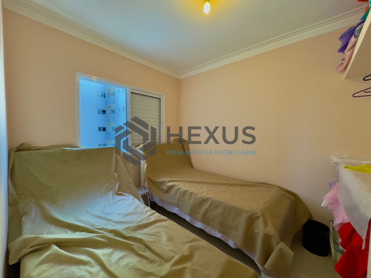 Foto 18 de Apartamento reformado com varanda a 50m da praia no Jardim Astúrias, Guarujá