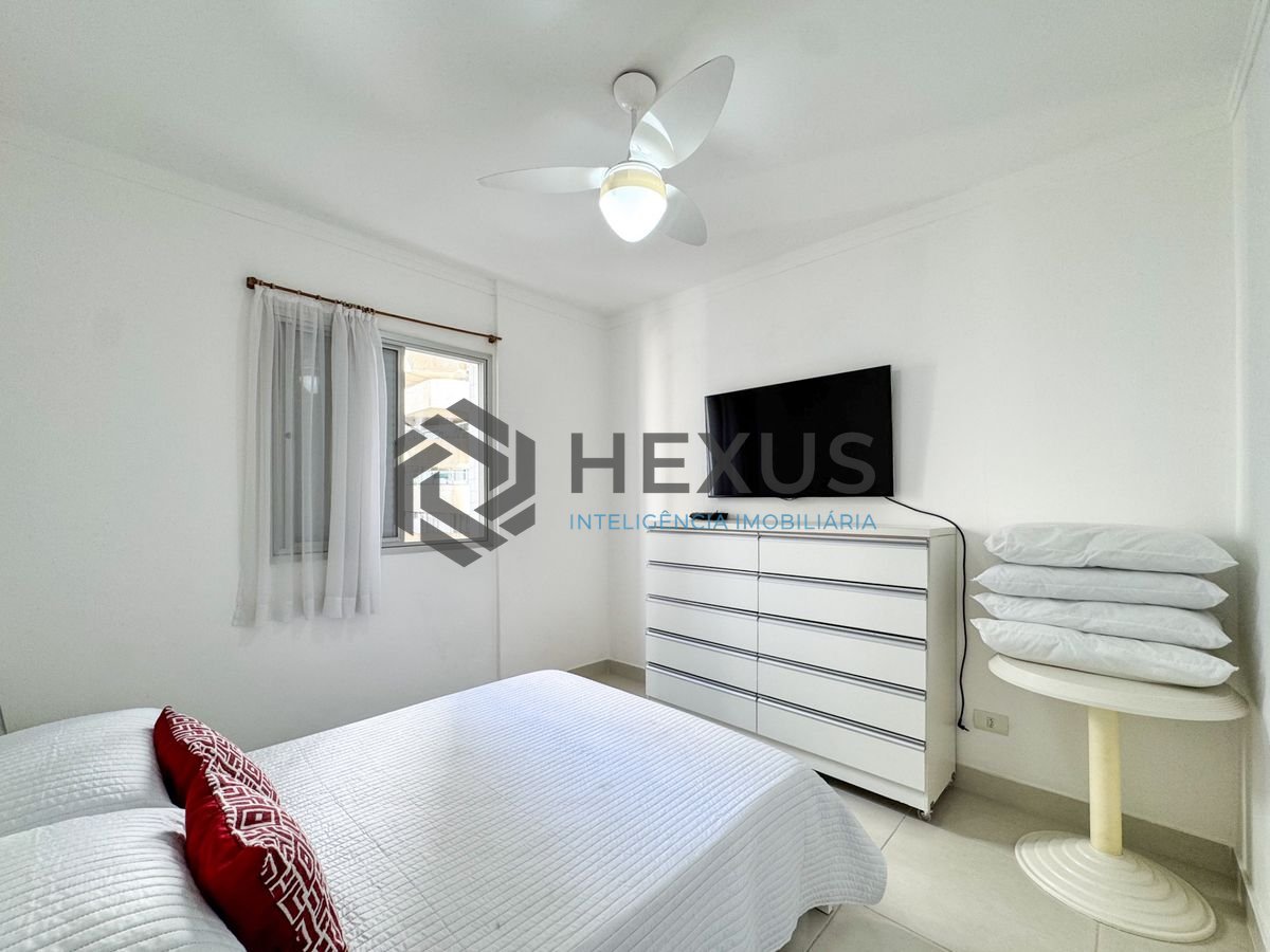 Foto 13 de Apartamento reformado com varanda vista mar e lazer a 250m da praia nas Pitangueiras, Guarujá