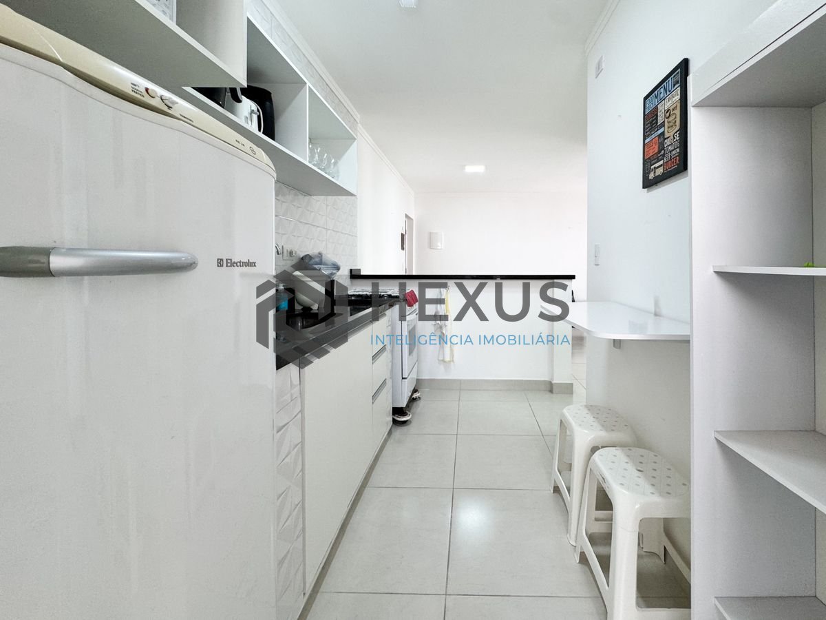 Foto 23 de Apartamento reformado com varanda vista mar e lazer a 250m da praia nas Pitangueiras, Guarujá