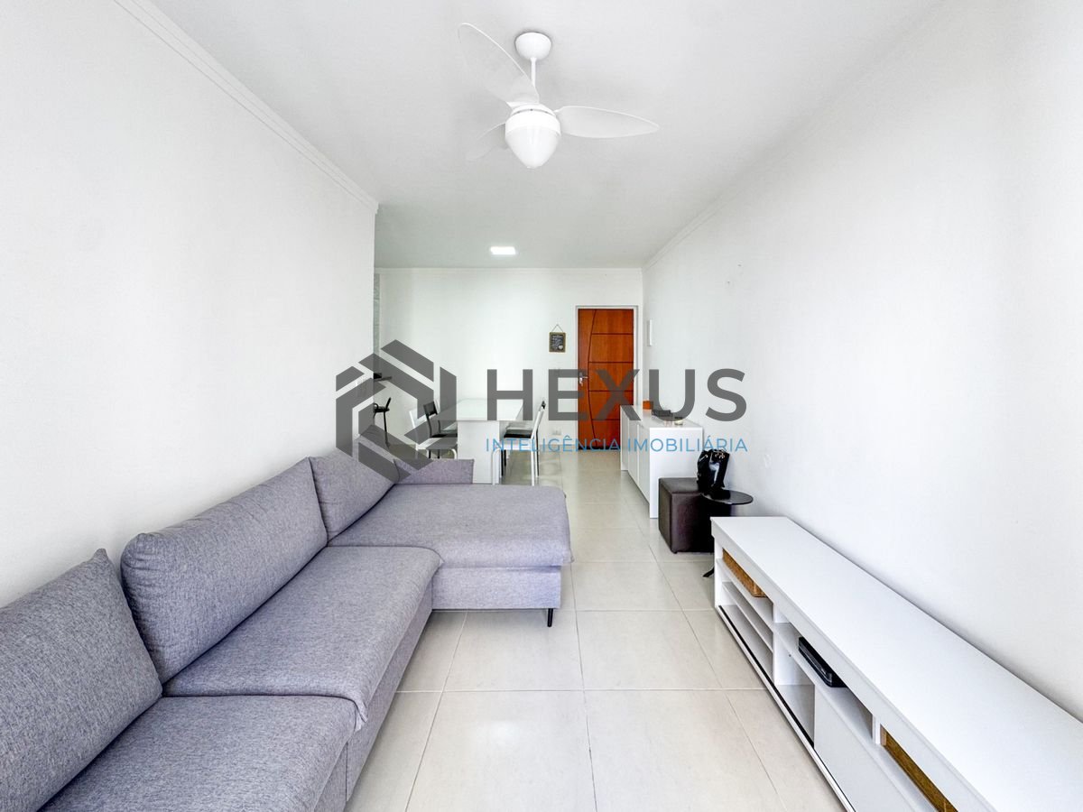 Foto 4 de Apartamento reformado com varanda vista mar e lazer a 250m da praia nas Pitangueiras, Guarujá