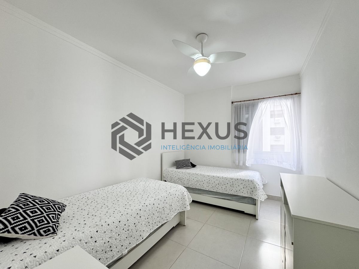 Foto 9 de Apartamento reformado com varanda vista mar e lazer a 250m da praia nas Pitangueiras, Guarujá