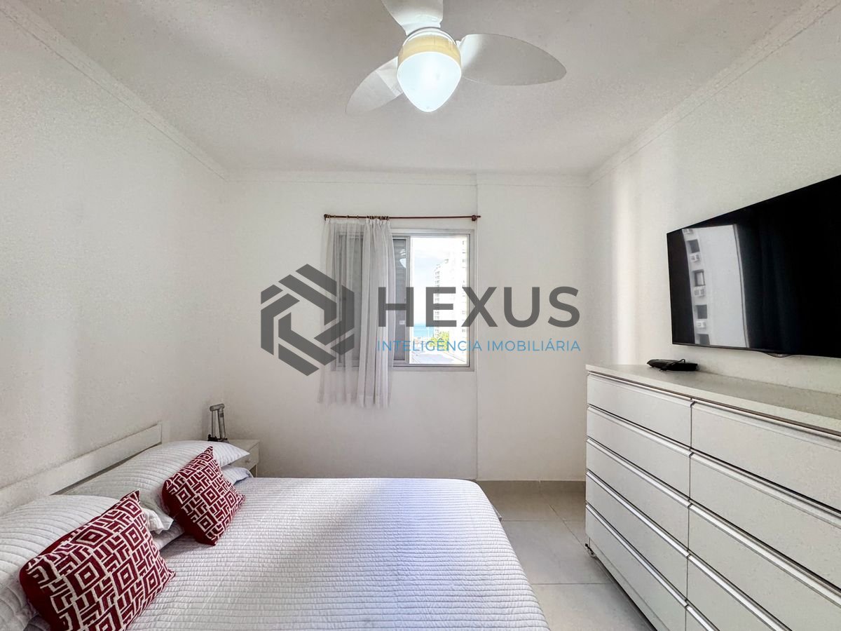 Foto 14 de Apartamento reformado com varanda vista mar e lazer a 250m da praia nas Pitangueiras, Guarujá