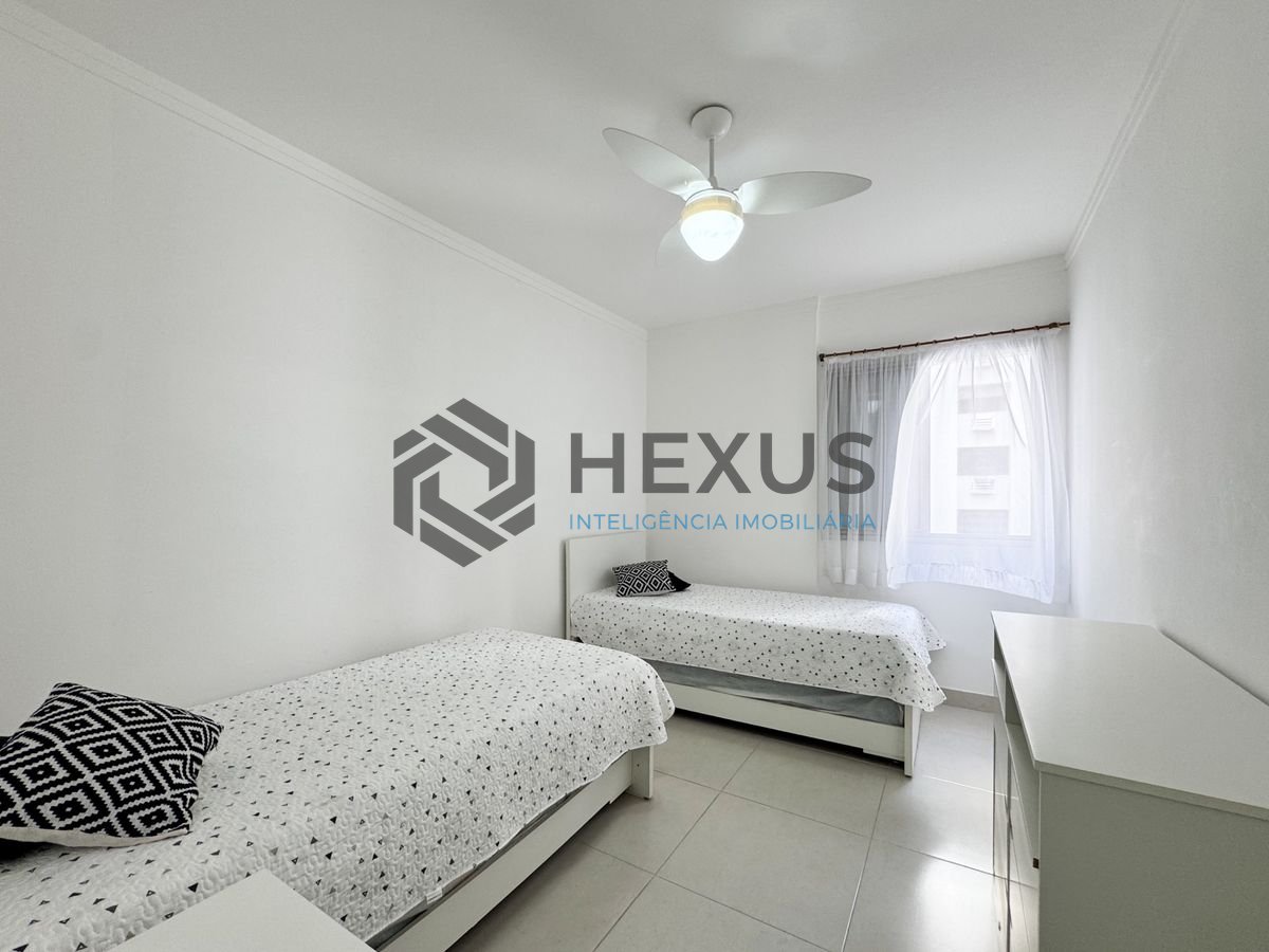 Foto 8 de Apartamento reformado com varanda vista mar e lazer a 250m da praia nas Pitangueiras, Guarujá