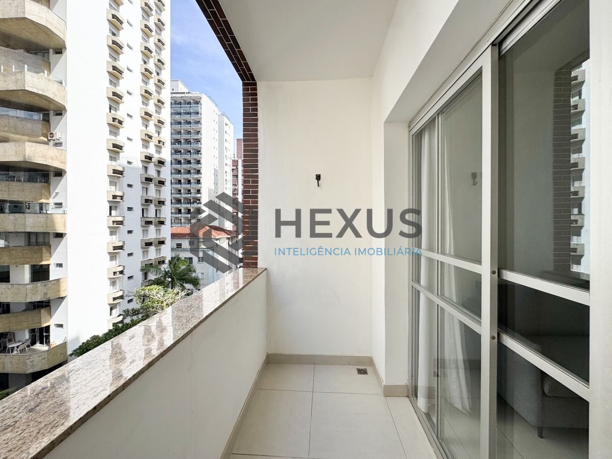 Foto 7 de Apartamento reformado com varanda vista mar e lazer a 250m da praia nas Pitangueiras, Guarujá