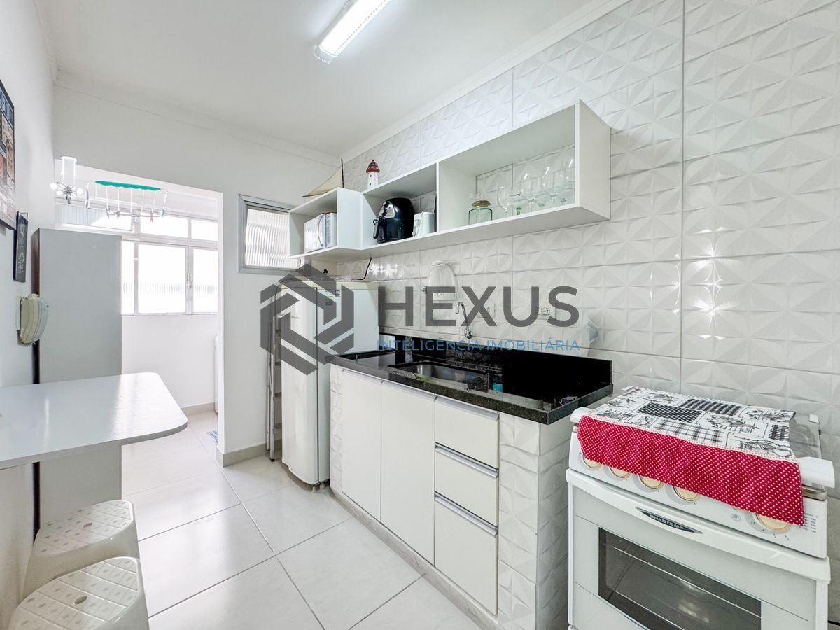 Foto 20 de Apartamento reformado com varanda vista mar e lazer a 250m da praia nas Pitangueiras, Guarujá