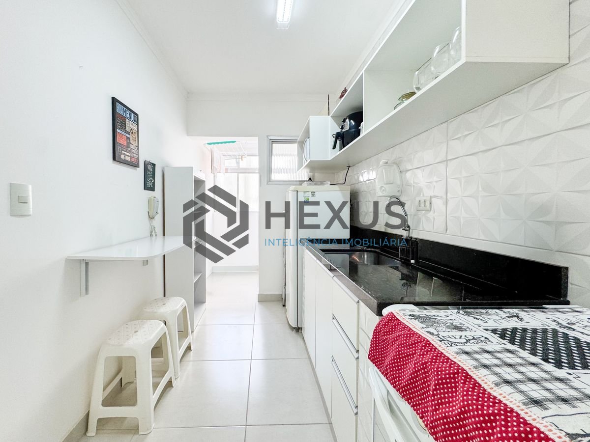 Foto 21 de Apartamento reformado com varanda vista mar e lazer a 250m da praia nas Pitangueiras, Guarujá