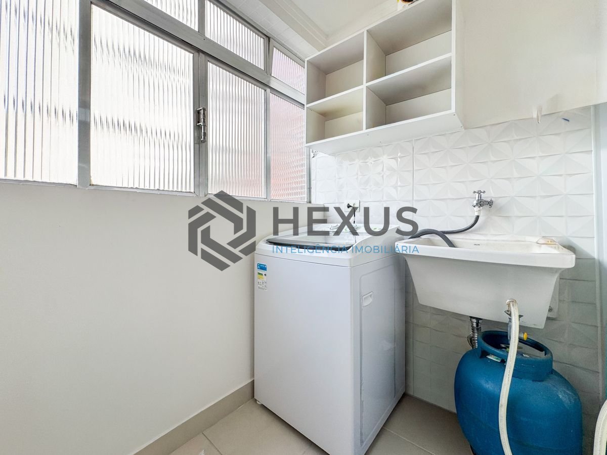 Foto 25 de Apartamento reformado com varanda vista mar e lazer a 250m da praia nas Pitangueiras, Guarujá