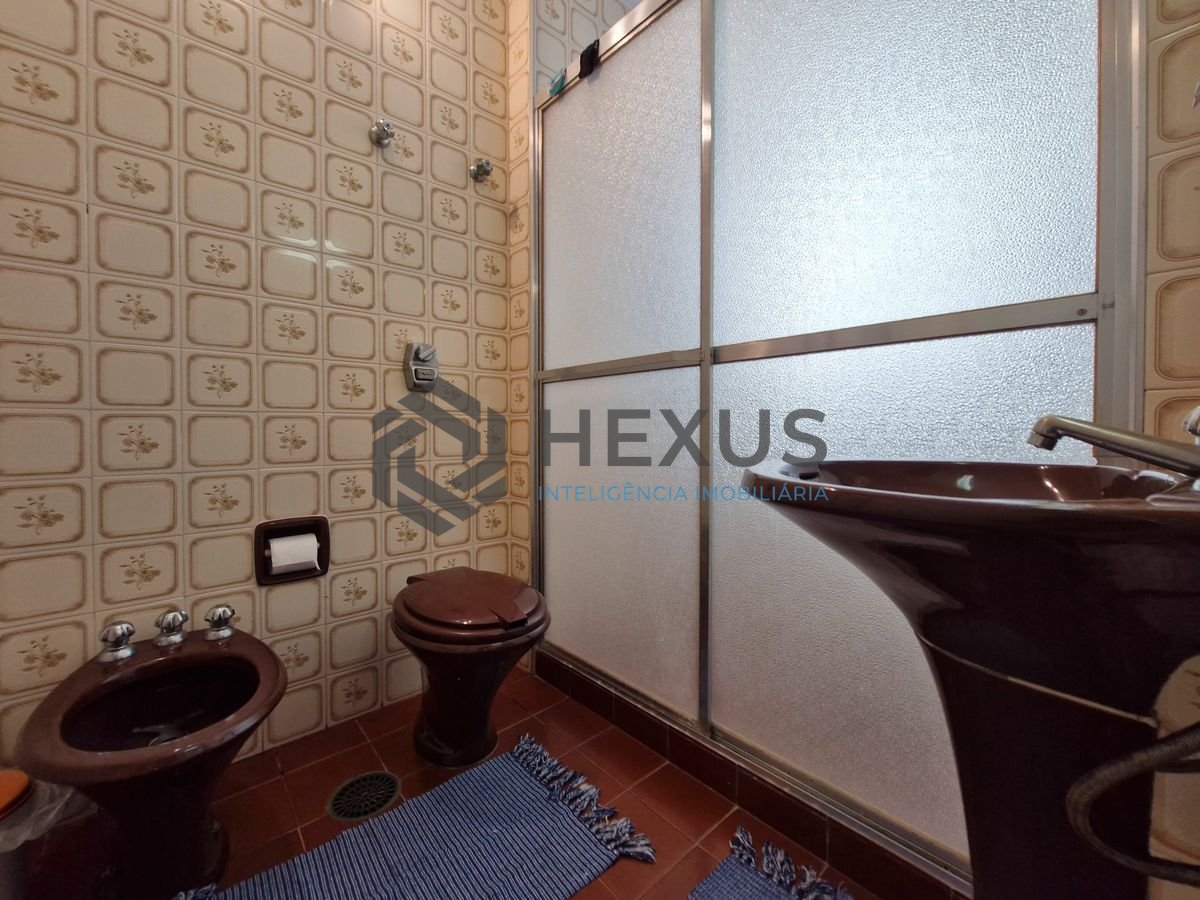 Foto 17 de Apartamento com varanda vista mar na beira mar da praia nas Pitangueiras, Guarujá