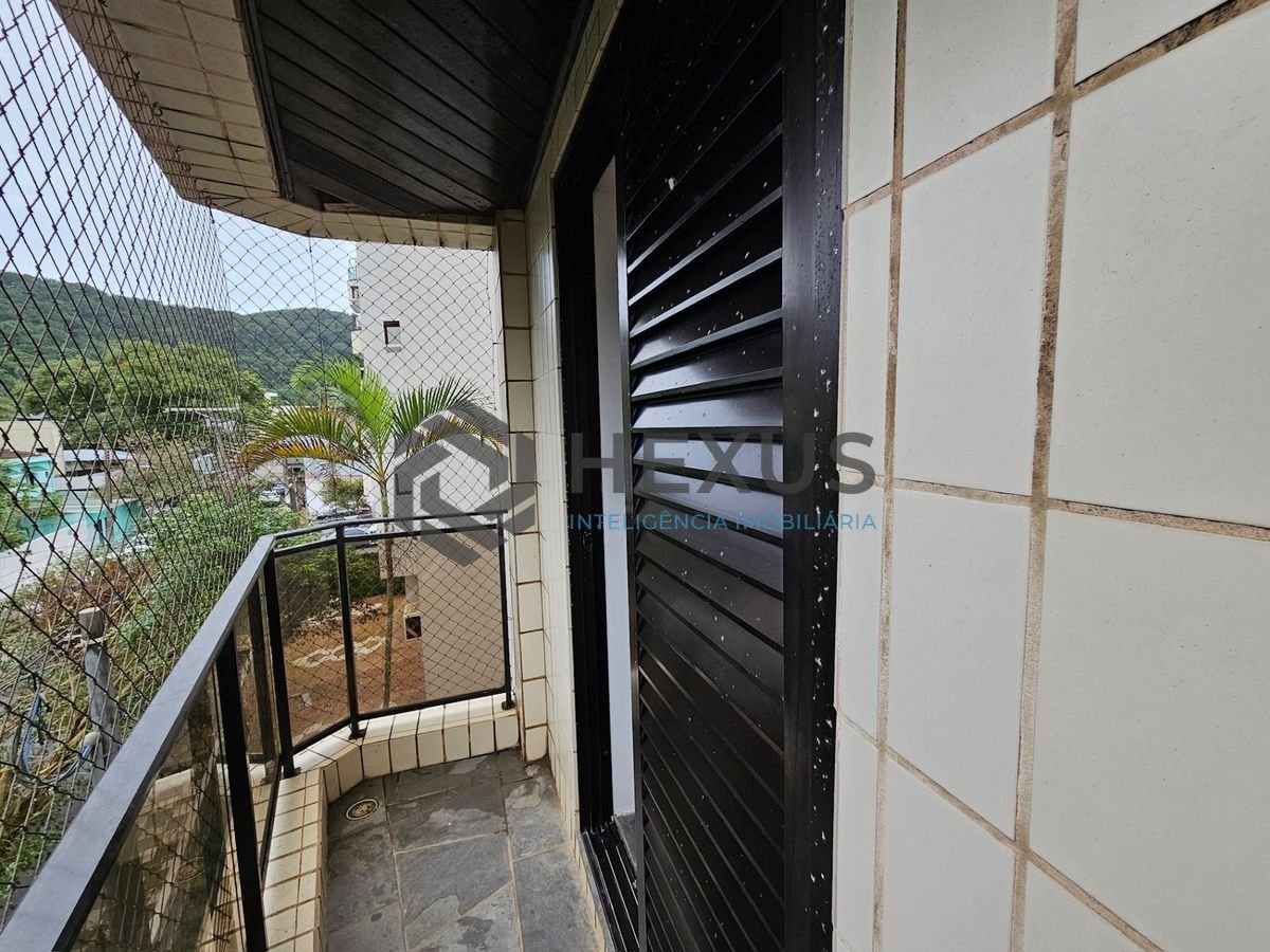 Foto 12 de Apartamento com varanda a 2 quadras da praia no Tombo, Guarujá
