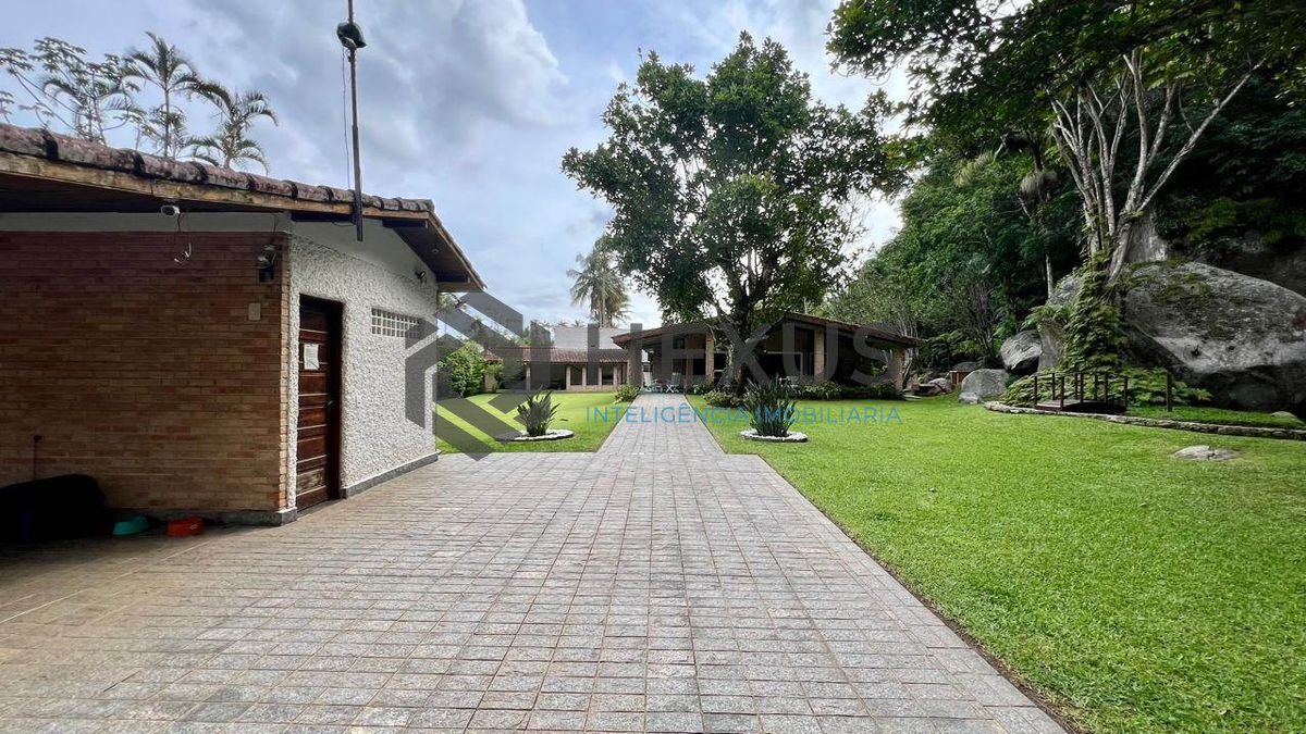 Foto 27 de Casa com lago área gourmet e piscina no Jardim Guaiuba, Guarujá