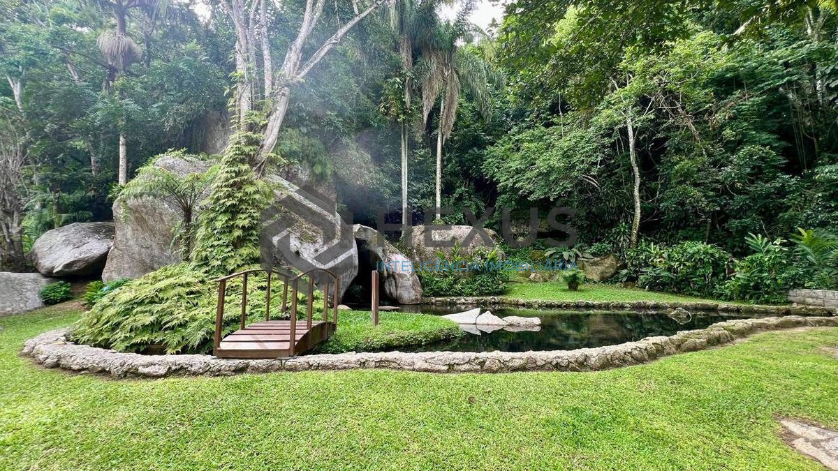 Foto 31 de Casa com lago área gourmet e piscina no Jardim Guaiuba, Guarujá