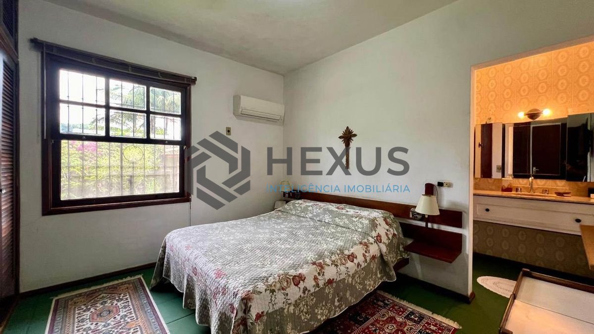 Foto 18 de Casa com lago área gourmet e piscina no Jardim Guaiuba, Guarujá