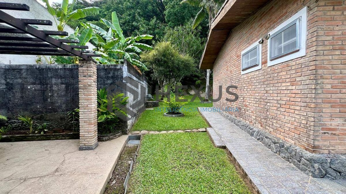 Foto 35 de Casa com lago área gourmet e piscina no Jardim Guaiuba, Guarujá