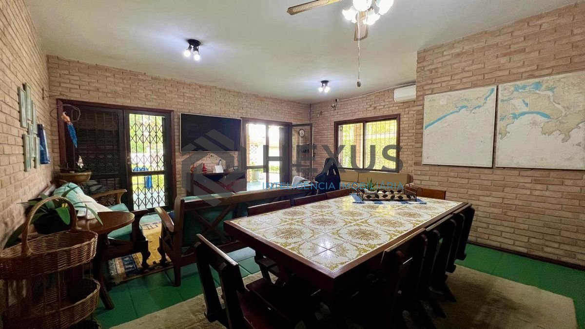 Foto 15 de Casa com lago área gourmet e piscina no Jardim Guaiuba, Guarujá