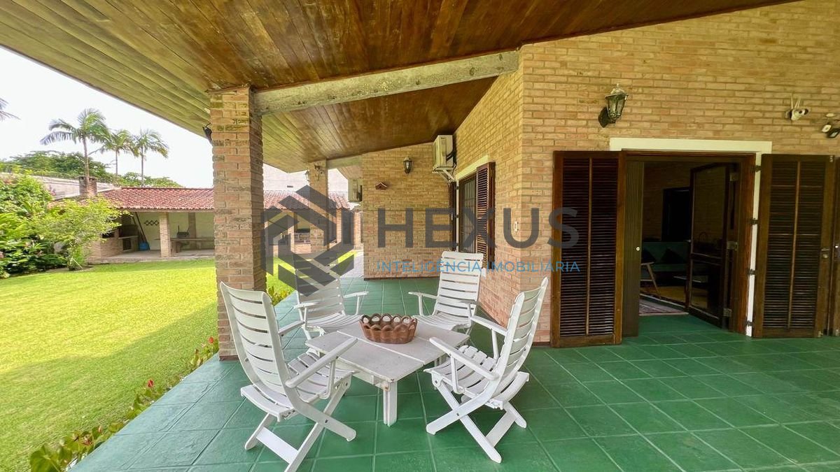 Foto 6 de Casa com lago área gourmet e piscina no Jardim Guaiuba, Guarujá