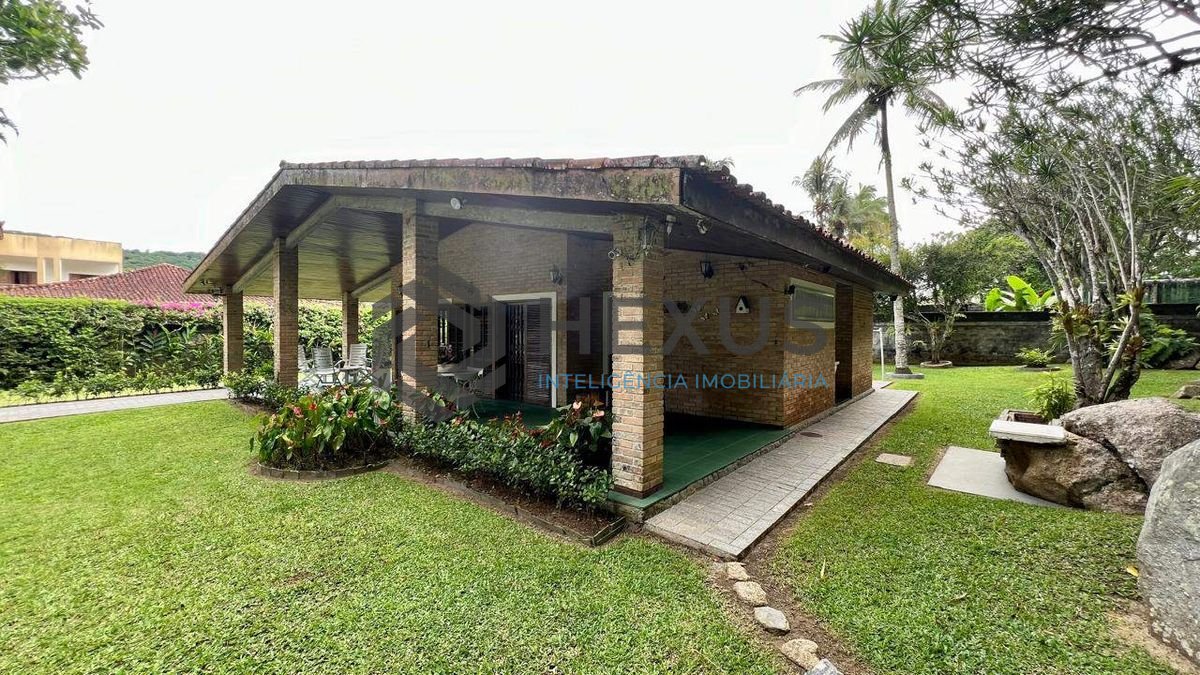 Foto 5 de Casa com lago área gourmet e piscina no Jardim Guaiuba, Guarujá