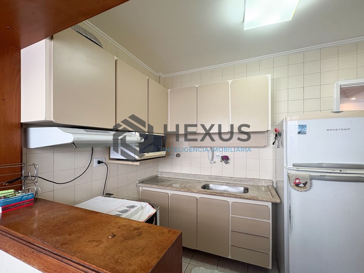 Foto 18 de Apartamento com varanda e lazer a 250m da praia na Enseada, Guarujá