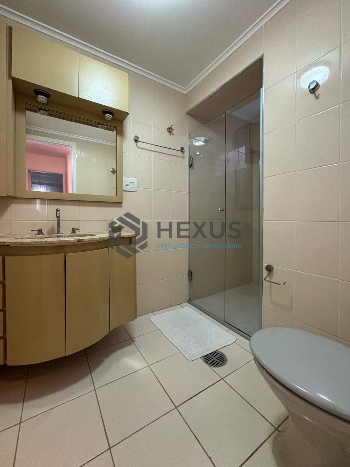 Foto 7 de Apartamento com varanda e lazer a 250m da praia na Enseada, Guarujá