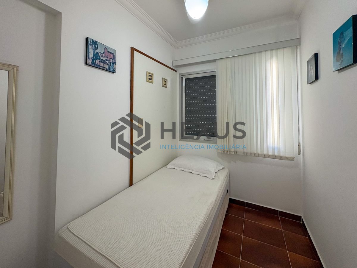 Foto 8 de Apartamento com varanda e lazer a 250m da praia na Enseada, Guarujá