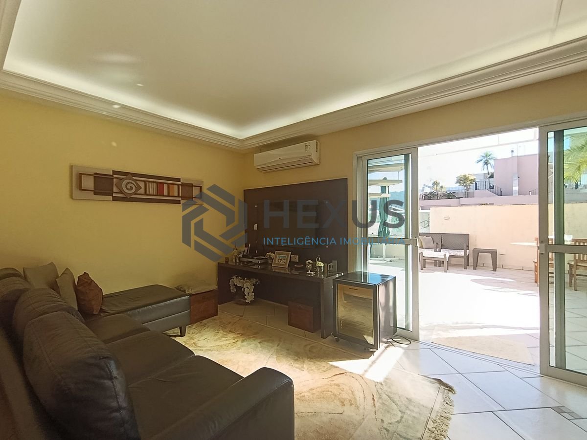 Foto 4 de Apartamento com varanda e lazer a 400m da praia na região da Brunella na Enseada, Guarujá