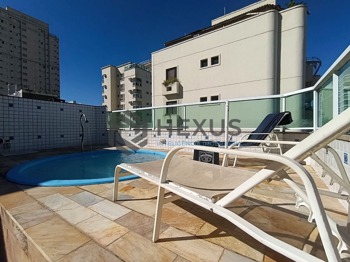 Foto 3 de Apartamento com varanda e lazer a 400m da praia na região da Brunella na Enseada, Guarujá