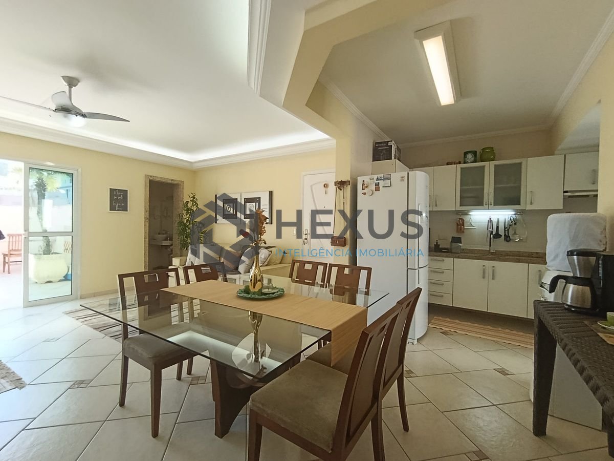 Foto 12 de Apartamento com varanda e lazer a 400m da praia na região da Brunella na Enseada, Guarujá