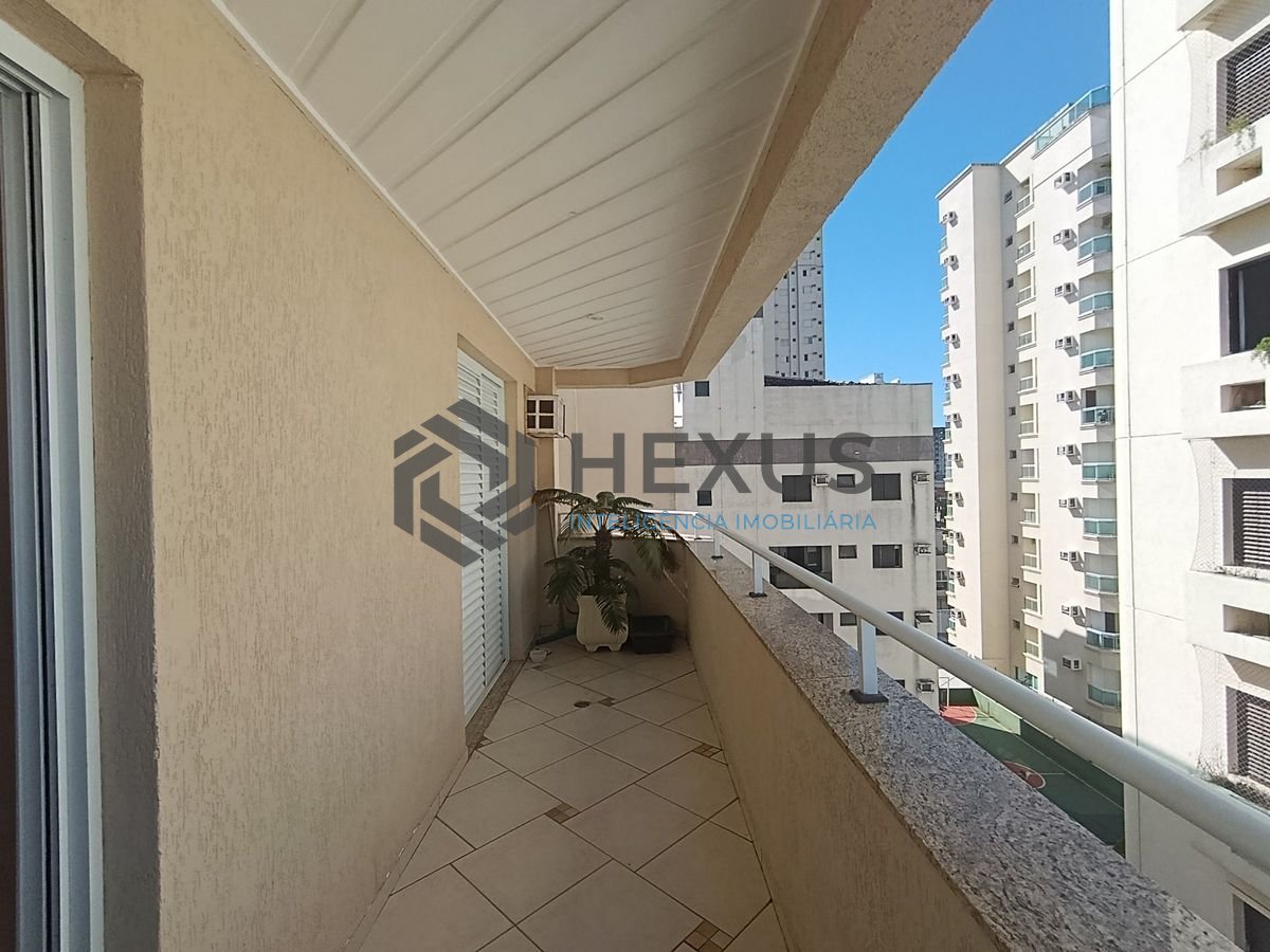Foto 16 de Apartamento com varanda e lazer a 400m da praia na região da Brunella na Enseada, Guarujá