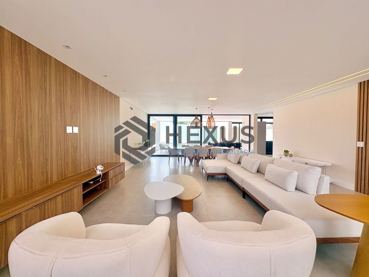 Foto 7 de Casa reformada com piscina e área gourmet no Jardim Acapulco, Guarujá