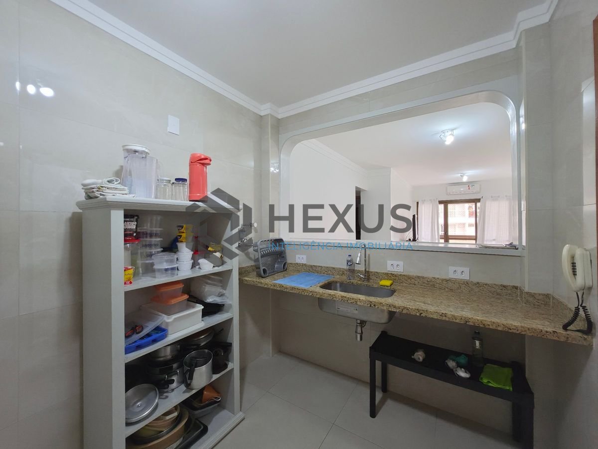 Foto 31 de Apartamento com varanda e lazer a 200m da praia nas Pitangueiras, Guarujá