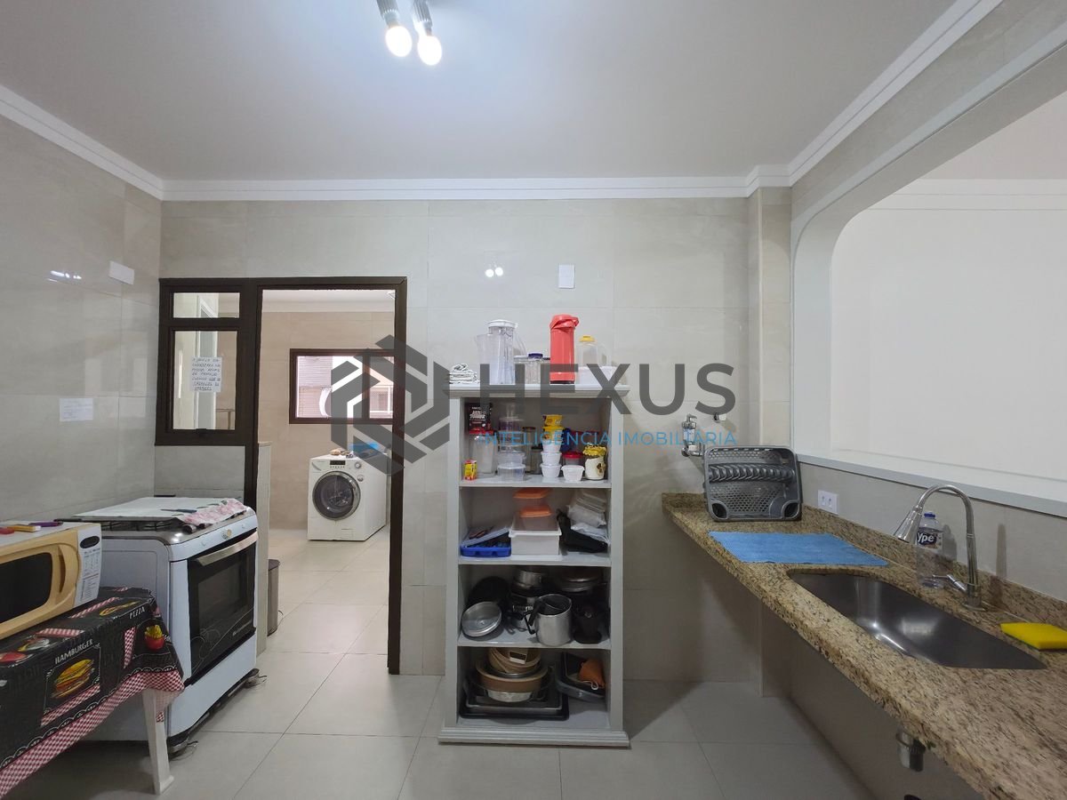 Foto 29 de Apartamento com varanda e lazer a 200m da praia nas Pitangueiras, Guarujá