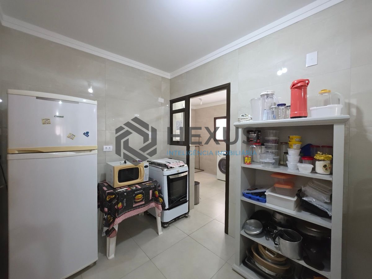 Foto 30 de Apartamento com varanda e lazer a 200m da praia nas Pitangueiras, Guarujá