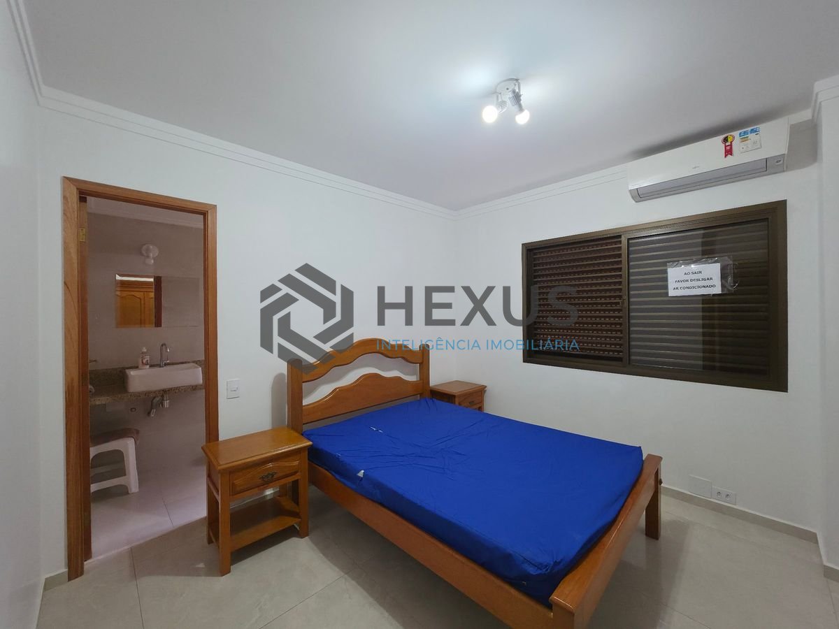 Foto 11 de Apartamento com varanda e lazer a 200m da praia nas Pitangueiras, Guarujá