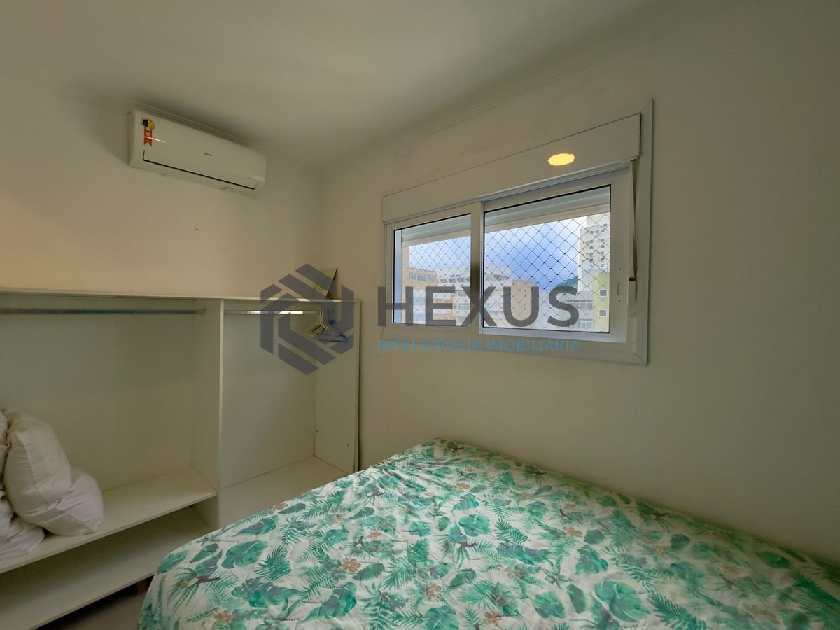 Foto 19 de Apartamento reformado com varanda vista mar na beira mar nas Pitangueiras, Guarujá