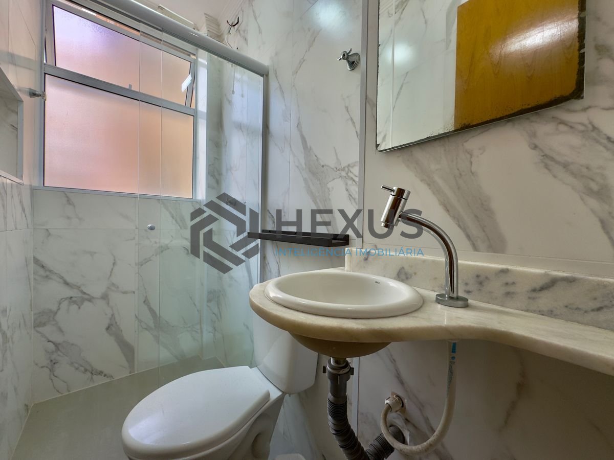 Foto 18 de Apartamento reformado com varanda vista mar na beira mar nas Pitangueiras, Guarujá
