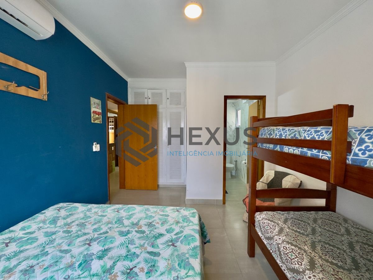 Foto 12 de Apartamento reformado com varanda vista mar na beira mar nas Pitangueiras, Guarujá
