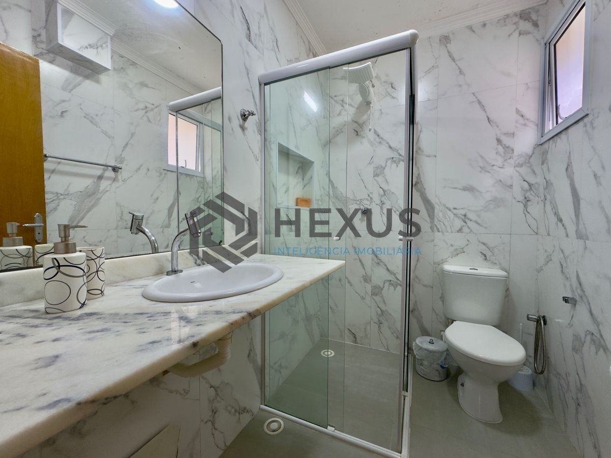 Foto 16 de Apartamento reformado com varanda vista mar na beira mar nas Pitangueiras, Guarujá