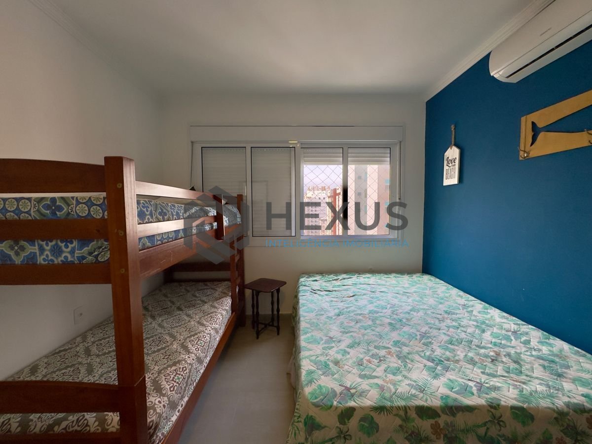 Foto 17 de Apartamento reformado com varanda vista mar na beira mar nas Pitangueiras, Guarujá