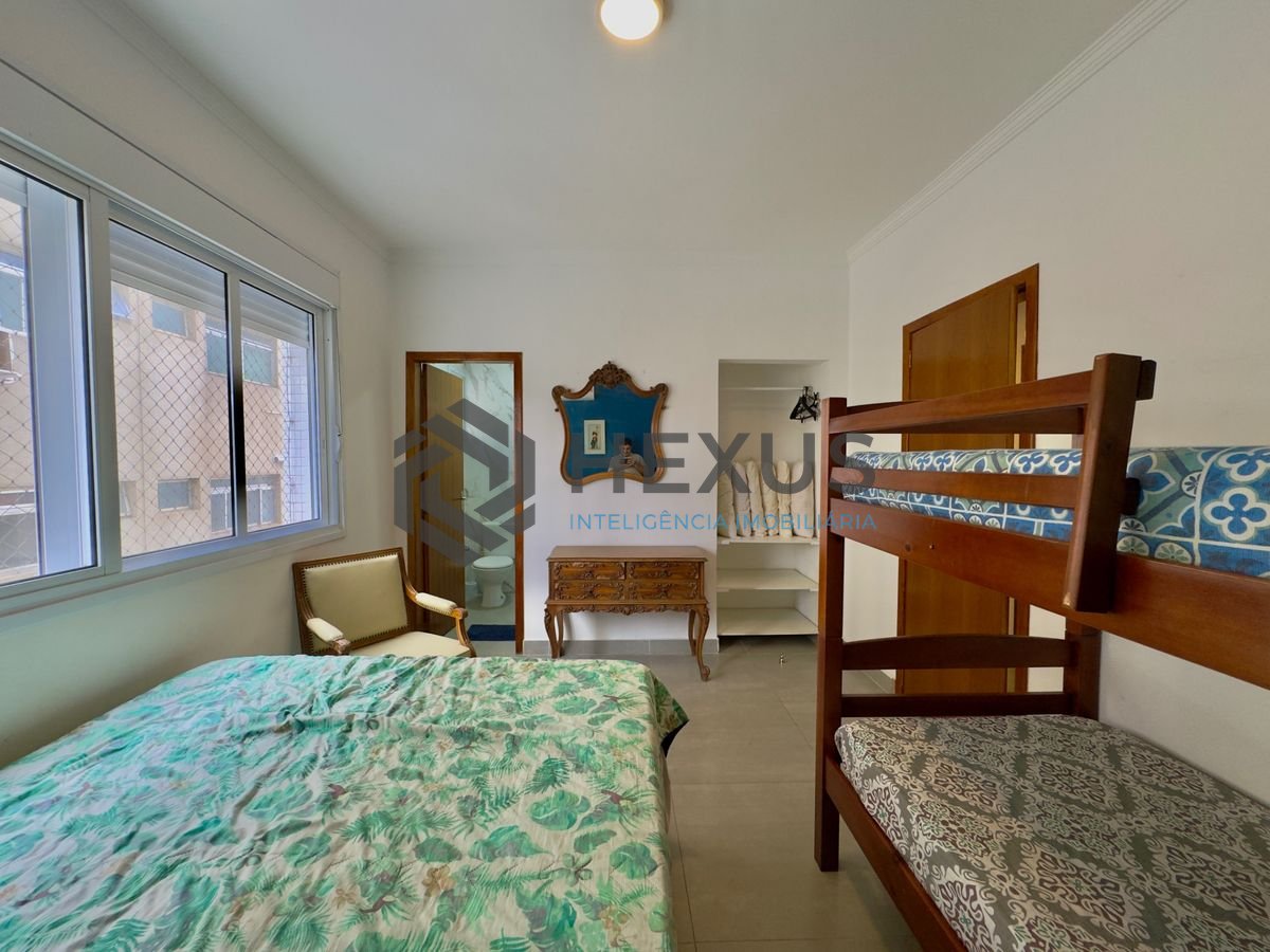 Foto 10 de Apartamento reformado com varanda vista mar na beira mar nas Pitangueiras, Guarujá