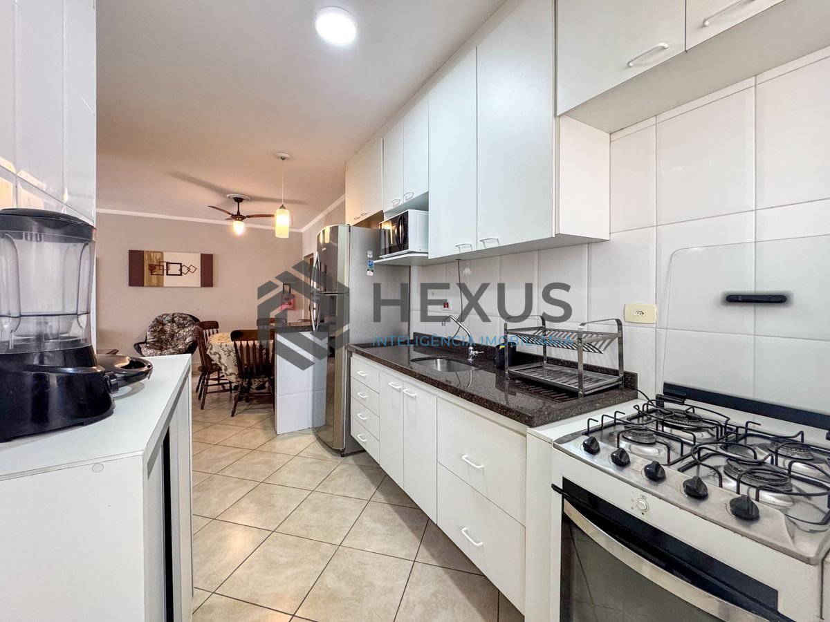 Foto 23 de Apartamento com varanda e lazer a 250m da praia nas Pitangueiras, Guarujá