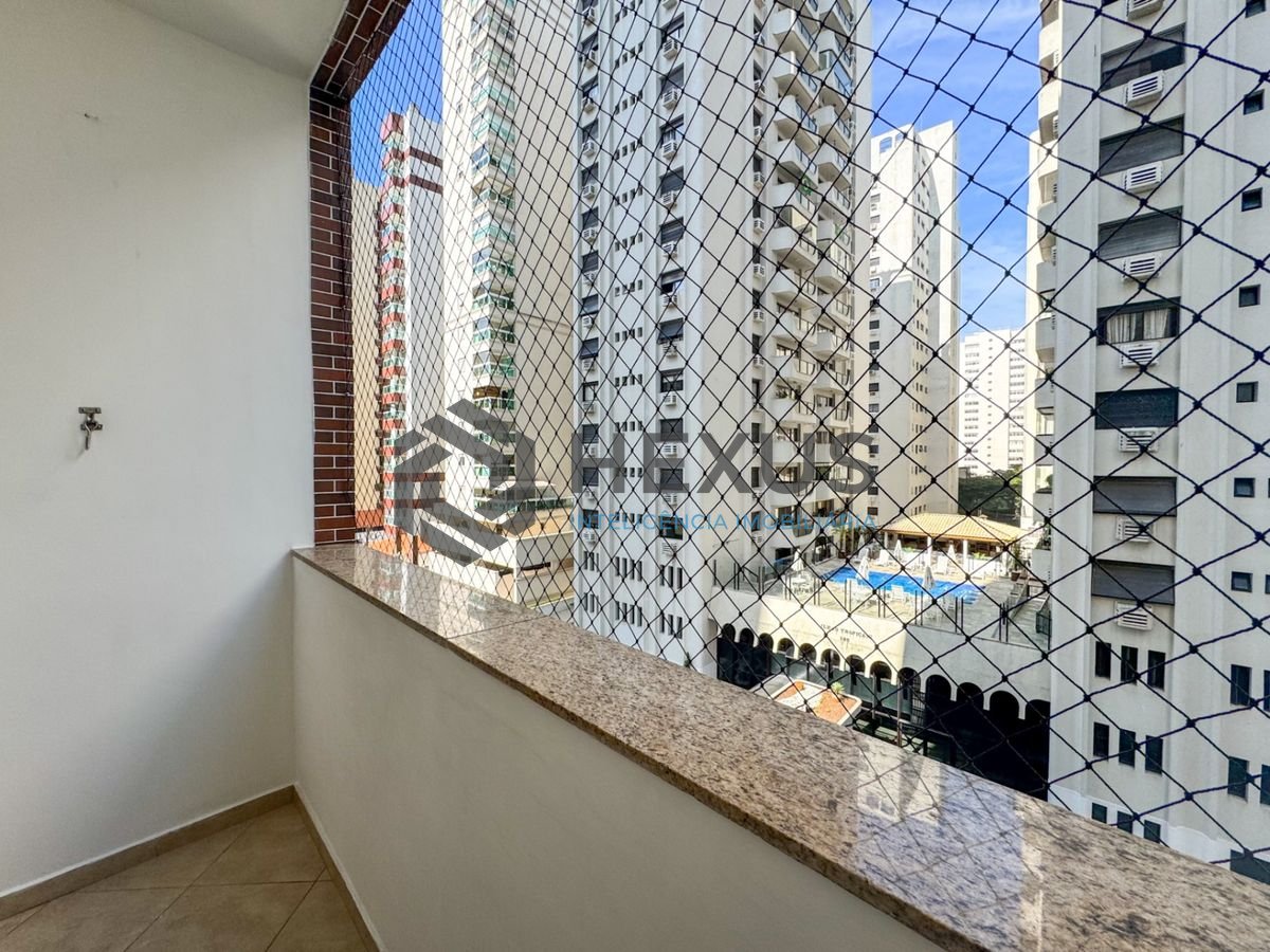 Foto 8 de Apartamento com varanda e lazer a 250m da praia nas Pitangueiras, Guarujá