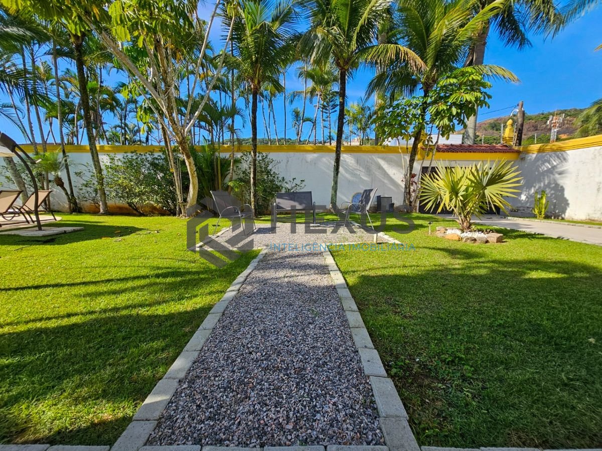Foto 36 de Casa com piscina e churrasqueira no Balneário Pernambuco, Guarujá