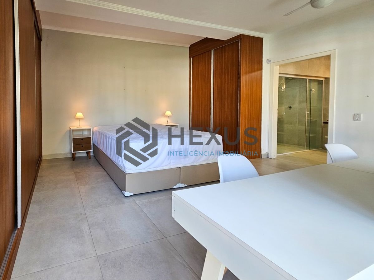 Foto 10 de Casa com piscina e churrasqueira no Balneário Pernambuco, Guarujá